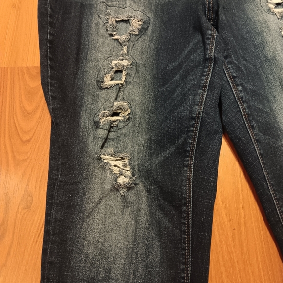 Women's Skinny Jeans - Picture 2 of 4